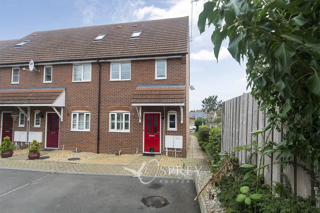 Harrisons Walk, Thrapston, Northamptonshire, NN14 4GY